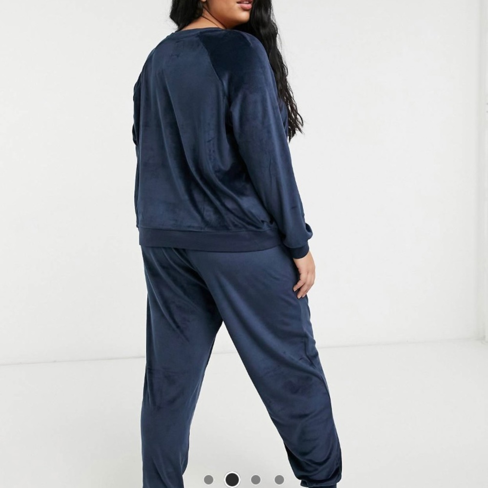 Velour Set - image 2